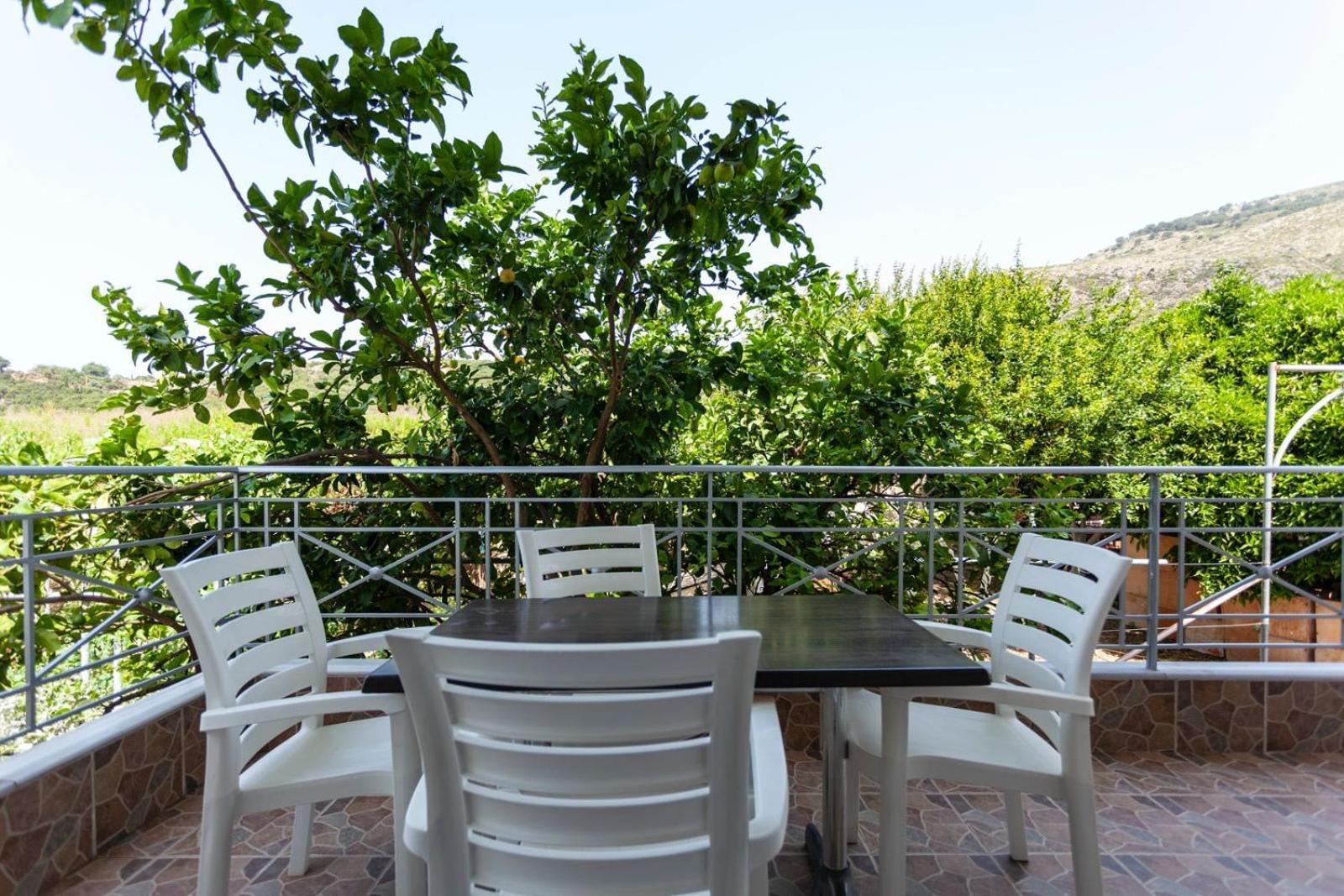 Zacharias Apartments Himare Exterior photo